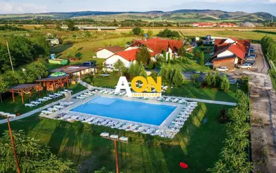 Complex turistic cu restaurant, piscina si teren de tenis