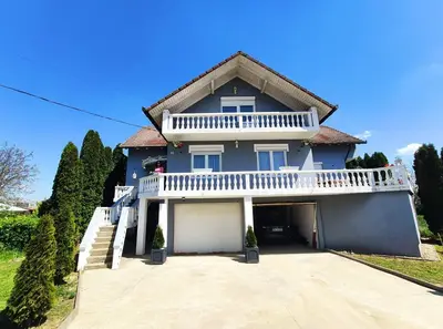 BRASADAS vinde casa cu 7 camere si teren 890mp în Decebal.