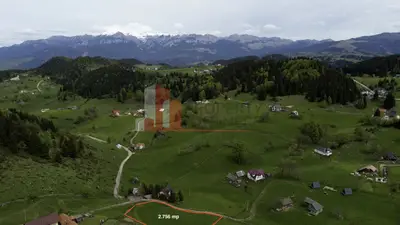 Teren Fundata cu vedere la muntii Bucegi