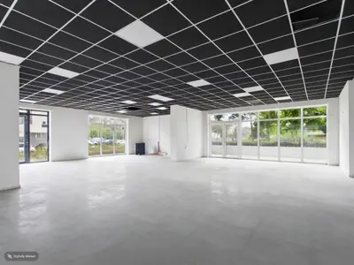 Spațiu comercial 220 mp, 9 parcări, Oradea
