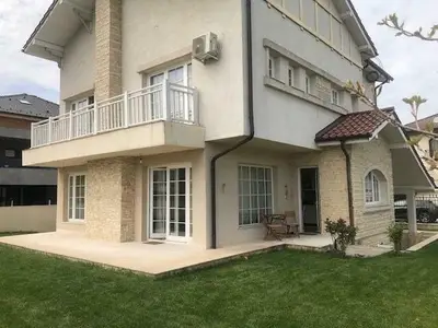 Casa individuala langa lacul Straulesti cu mutare imediata. Direct proprietar