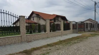 Casa Satu Mare, Lazuri