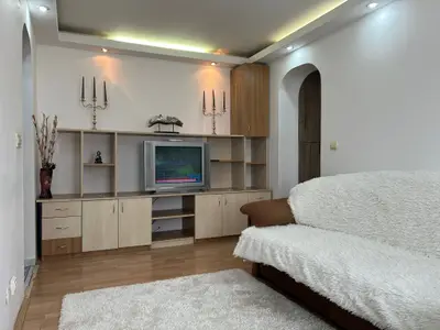 Podu Ros - Apartament 3 camere semidecomandat, MOBILAT și UTILAT