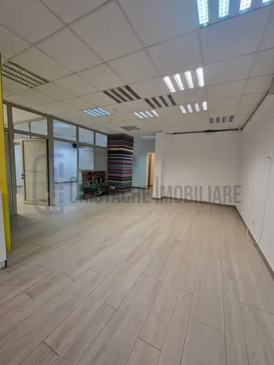 Birou, 100 mp, 3 camere, centrala proprie, Biharia Office Building