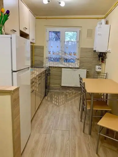 Apartament cu 2 camere, semidecomandat, centrala proprie, de vanzare