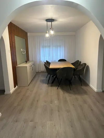 ageuropa.ro vinde apt. 4 cam. 78mp la etajul 2 în Micro 16.