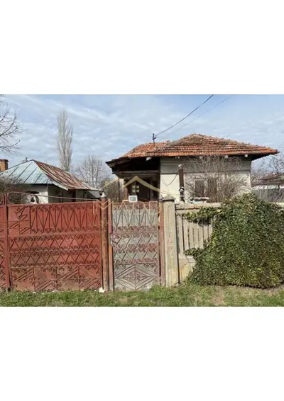 Teren intravilan 4.803 mp cu casă și anexe – Drăgășani, zona viticolă