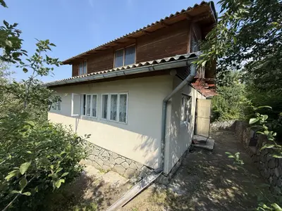 Casă parter+mansarda 80 mp+ teren intravilan 476 mp Sotrile Prahova !
