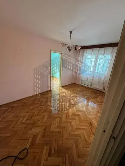 Apartament cu 2 camere, semidecomandat, zona Soarelui
