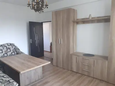 Închiriez apartament cu doua camere