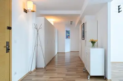 Vanzare Apartament 3 camere Zona Vitan Barzesti