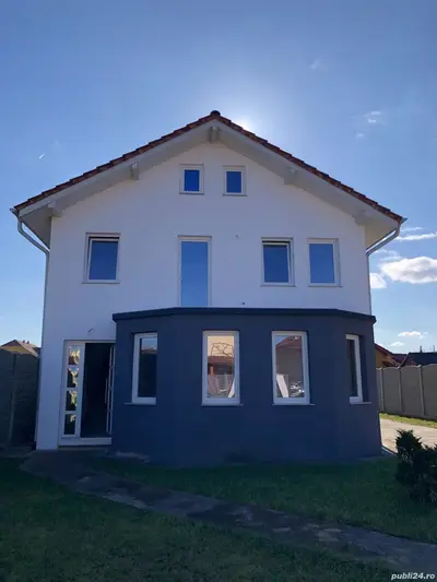 BRASADAS vinde casa în zona Micro 17 teren 9.5 ari 240mp.