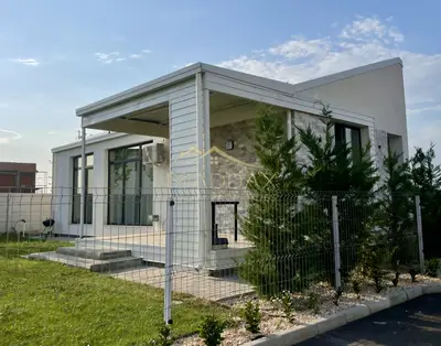 ***CASA MODERNA 4 camere ***LUX***Gradina 450 mp//Ostratu//CORBEANCA