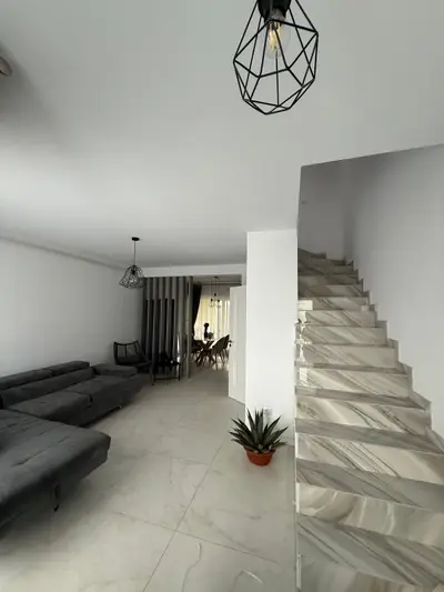 Casa 3 camere, Zona Lisaura