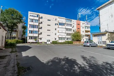 Apartament cu 3 camere decomandat la parter in Confectii Comision 0%