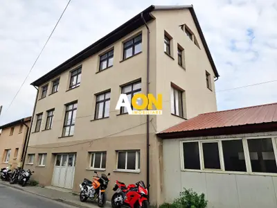 Spatiu pentru depozitare/productie/servicii, 3 niveluri, 366 mp utili
