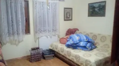 Vand casa cu 3 camere + dependinte, teren 320 mp, Ibanesti sat, str. Principala si schimb cu ap. 2 camere cf. 1 etaj 1-2 zona 7 Noiembrie in Tg. Mures