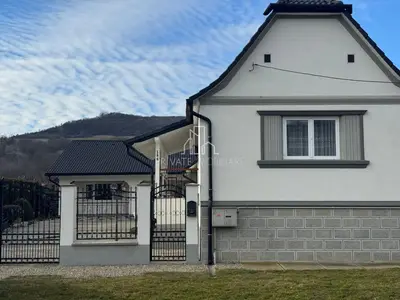 Casa ultramoderna de vanzare in Hetiur