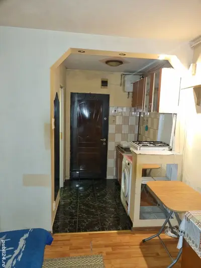 Vând garsonieră în .icro17