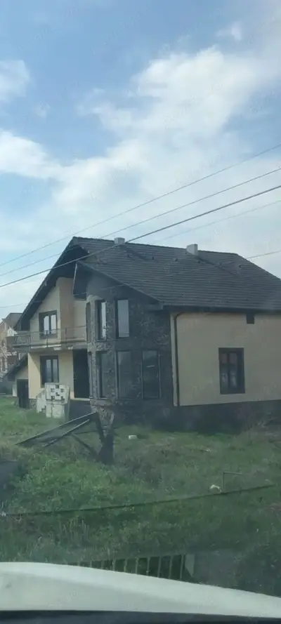 Casa de vantare - Pret 250.000   (Teren 15 Ari)