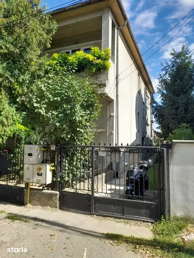 Jumatate din casa duplex D+P+E , 4 camere  in spatele strandului