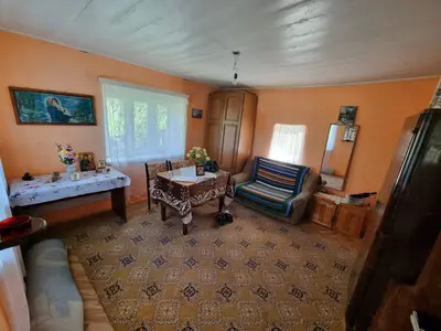 CASĂ LA ȚARĂ, SÂMBOLENI, COMUNA CAMARAȘU