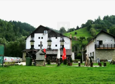 Pensiune Moieciu - 3000mp Teren - 12 Camere Plus Restaurant - Brasov