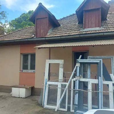 Vand casa cu 3 cam, in zona Libertatii, P-ta.Onesti