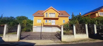 Casa deosebita, 10 arii teren, Centru Zalău