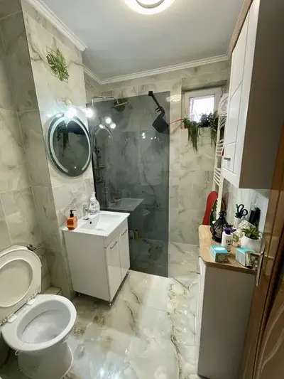 Apartament spațios + garaj sub bloc – zona centrala