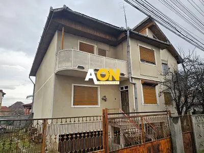 Casa cu 7 camere, 700 mp teren, deschidere la 2 strazi, zona Centru