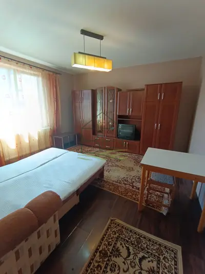 Garsonieră de inchiriat, luminoasă, cu balcon și loc de parcare