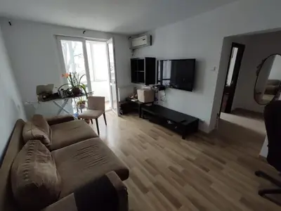 Vand apartament bun la 2 minute de metrou Costin Georgian!