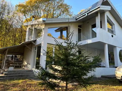 Vand casa de vacanta P+M cu 5 cam. in Praid + 6 Ha padure