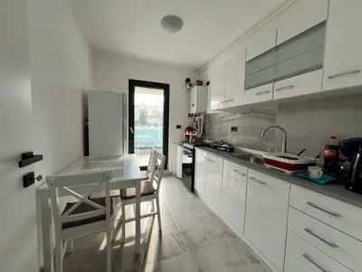 BRASADAS închiriază ap 2 cam etaj 2/5 ROKA RESIDENCE