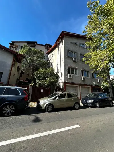 Vilă tip duplex de închiriat | Spatiu birouri | Curte si parcare