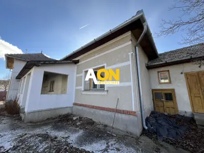 Casa de vanzare pretabila birouri/salon/spatiu comercial, 748MP