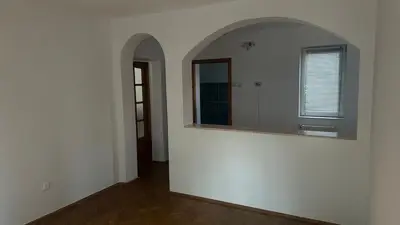 BRASADAS vinde ap 3 cam la PARTER.