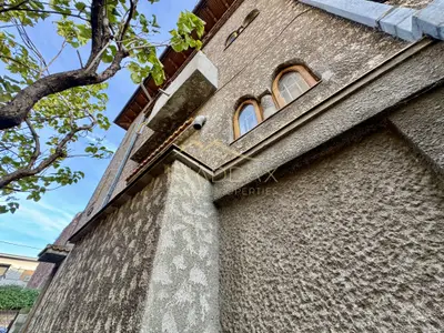Vila cu 6 camere *310mp* + Garaj // Primăverii