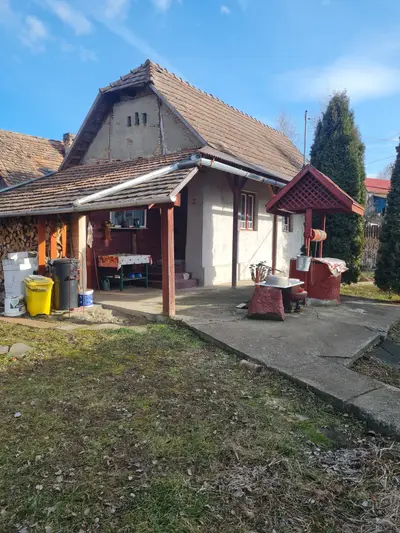 Vand casa cu 2 cam.in GALATENI