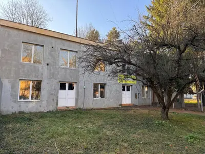 Cladire birouri / spatiu comercial - 584 mp  - Comision ZERO
