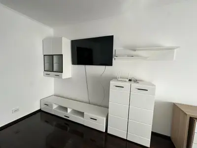 Apartament 3 camere de închiriat în Sector 6