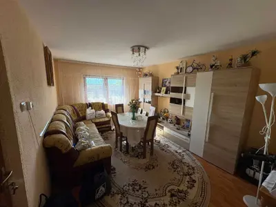 BRASADAS vinde ap 2 cam etaj 4/4 in Carpați 2.