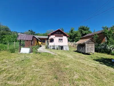 Căsuță autentică românească între două dealuri–colț de liniște  în Botesti, Arge