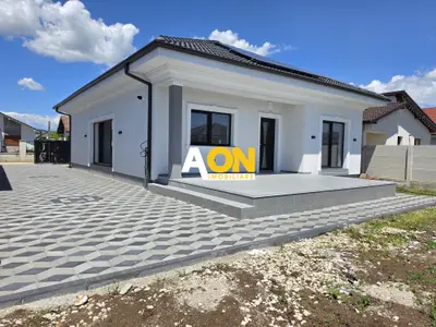 Casă 4 camere, 425 mp teren, panouri solare, cartier Orizont