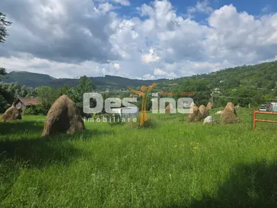 Teren în Valea Doftanei,  în suprafață de 1030 mp, zona Ermeneasa