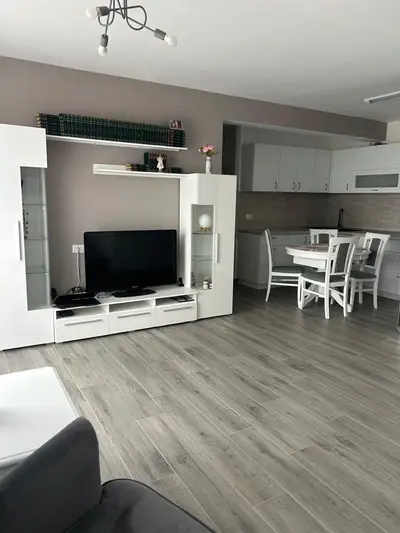 BRASADAS vinde ap 3 cam Gellert Etaj 3/4 Loc parcare cu CF.