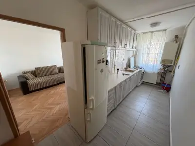 Apartament 3 camere de inchiriat, etaj 5 - zona Cetate