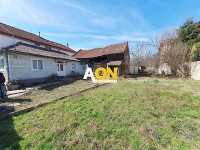 Teren 1426 mp, cu casa demolabila, la asfalt, toate utilitatile