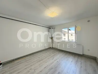 Garsoniera renovata, etaj intermediar, zona Pietei Izvoare